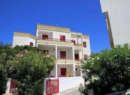 Baia Di Carlino Tourist דירה