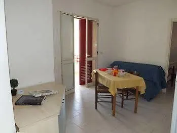 Baia Di Carlino Tourist דירה