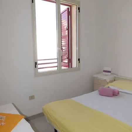 Baia Di Carlino Tourist דירה *