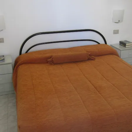 Baia Di Carlino Tourist דירה