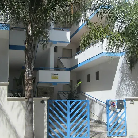 Baia Di Carlino Tourist דירה